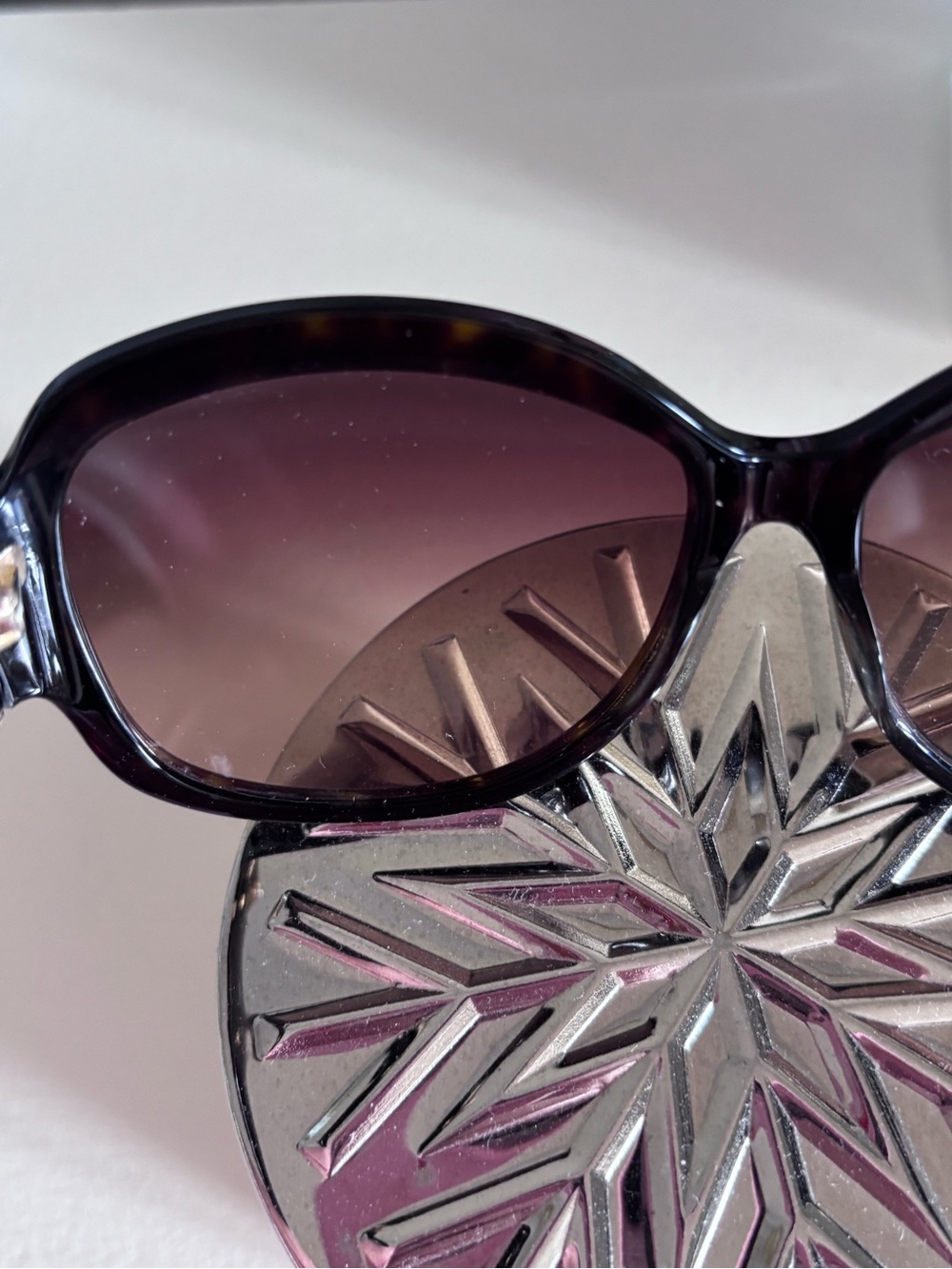 Coach Joëlle tortoise sunglasses - Picture 8 of 11